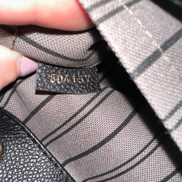 Louis Vuitton Empreinte Montaigne MM - Picture 8 of 8